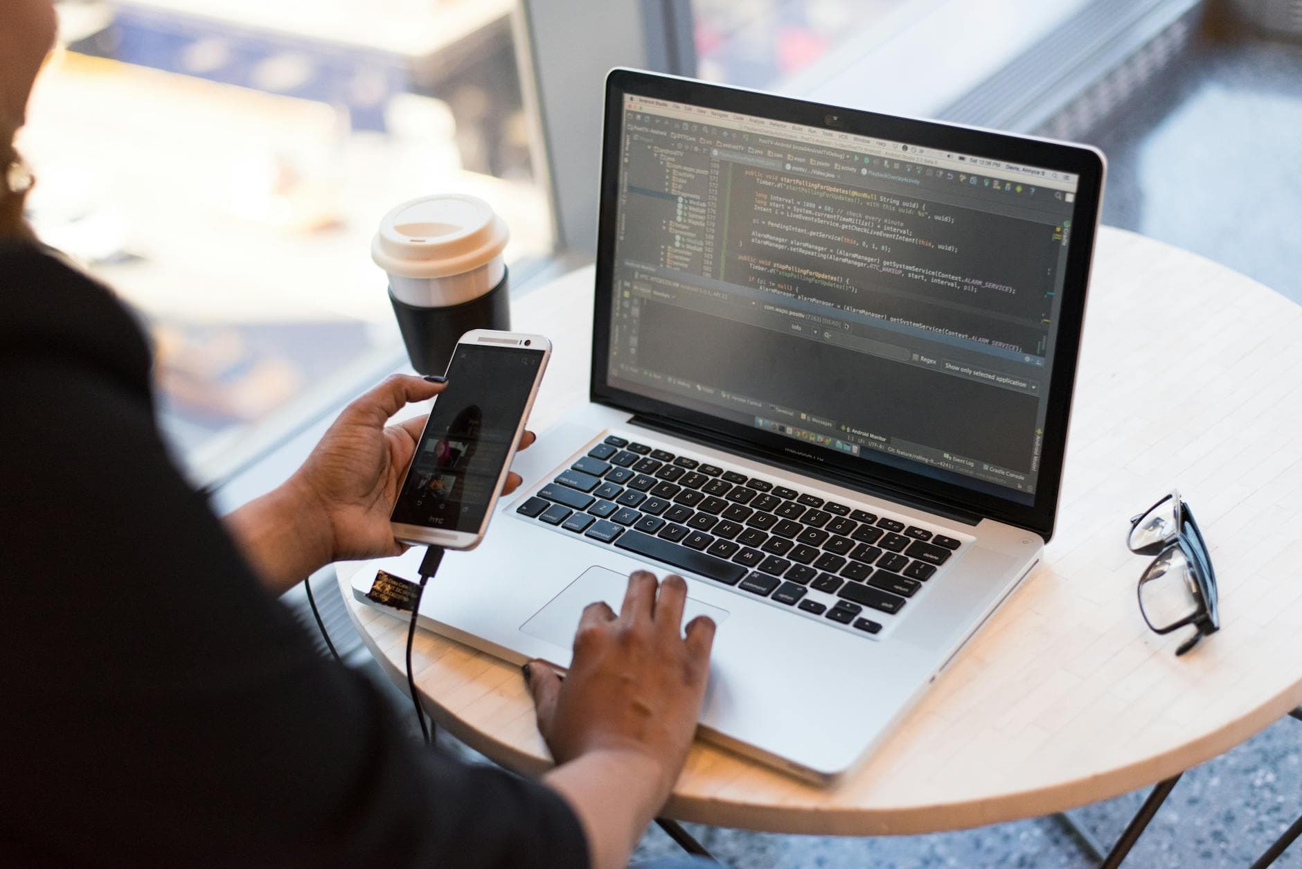 REST vs GraphQL: Choosing APIs for AI & Cloud Apps | AI App Builder ...
